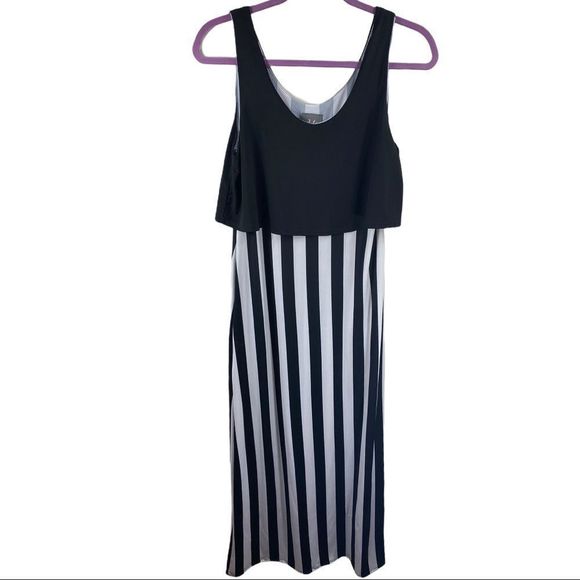 Dots -- Chic Striped Maxi Dress - Picture 3 of 6